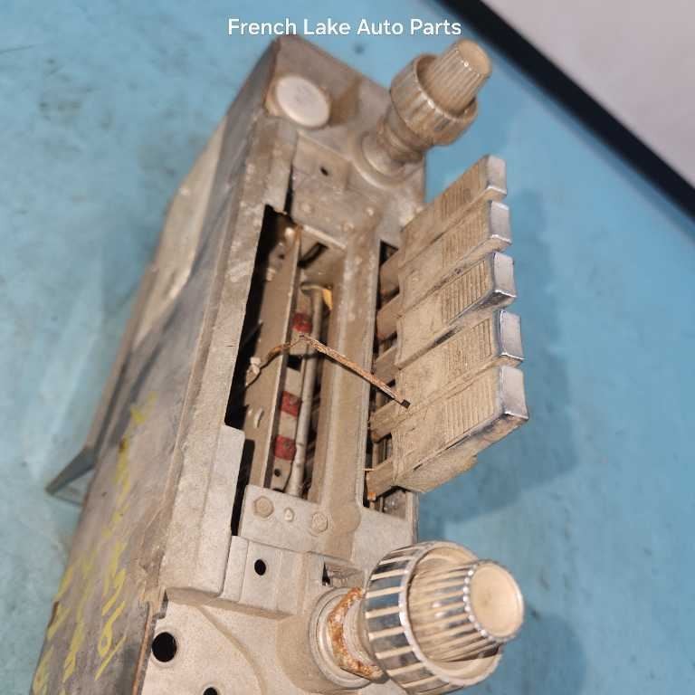 UNTESTED Radio Model 250 “2864755” Fits 1967 PLYMOUTH FURY 1240132