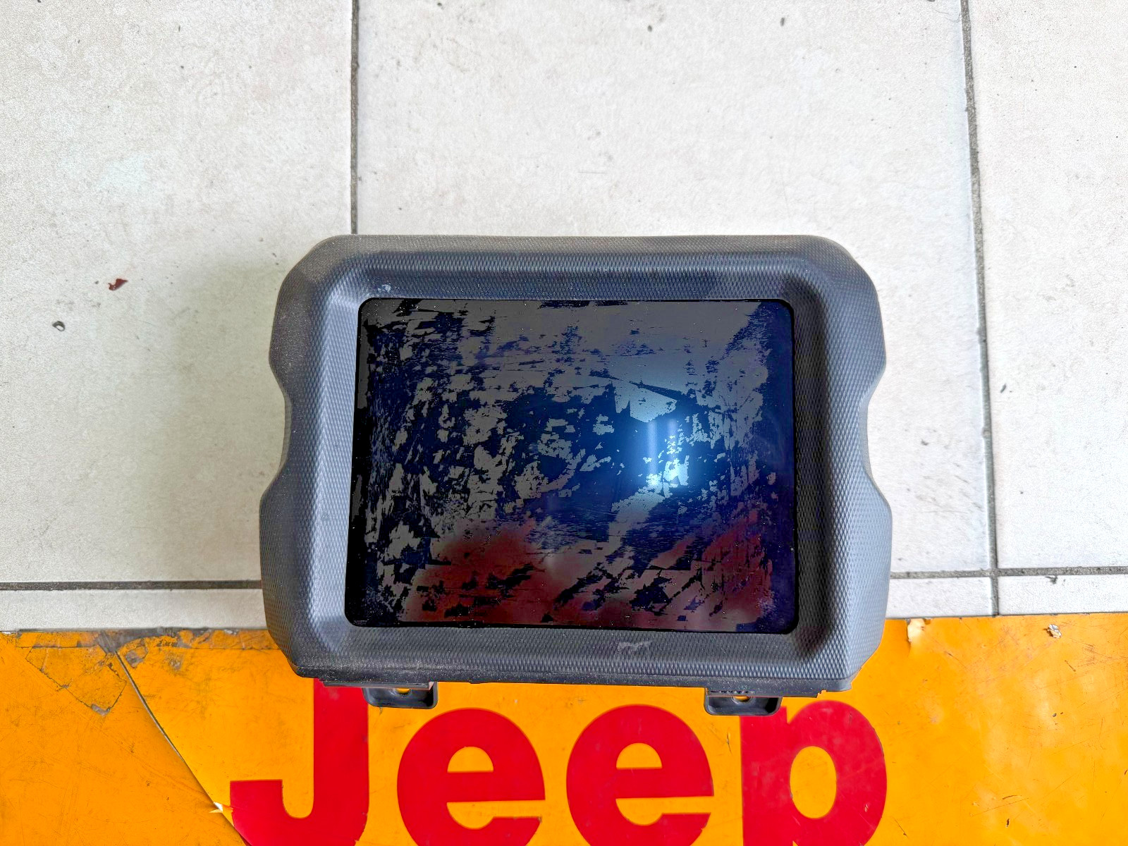 2018 2019 JEEP WRANGLER JL JLU 8.4″ U CONNECT RADIO SCREEN W/ BEZEL & CODE OEM