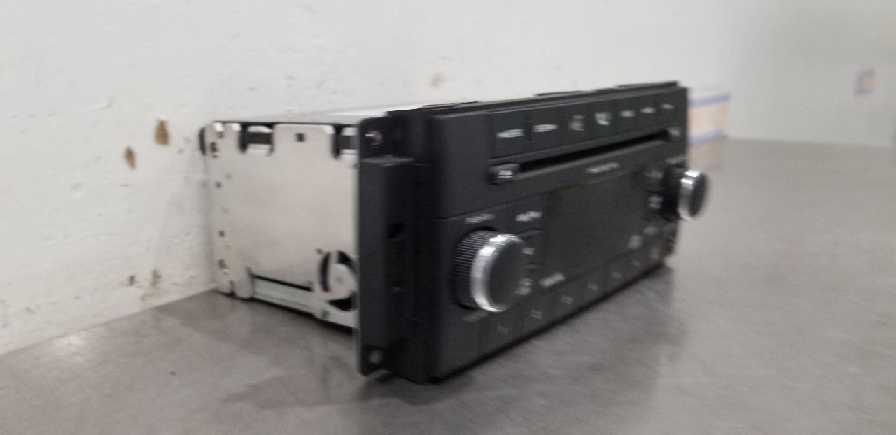 09 DODGE CHALLENGER RADIO AUDIO RECEIVER HEAD UNIT 68021161AD