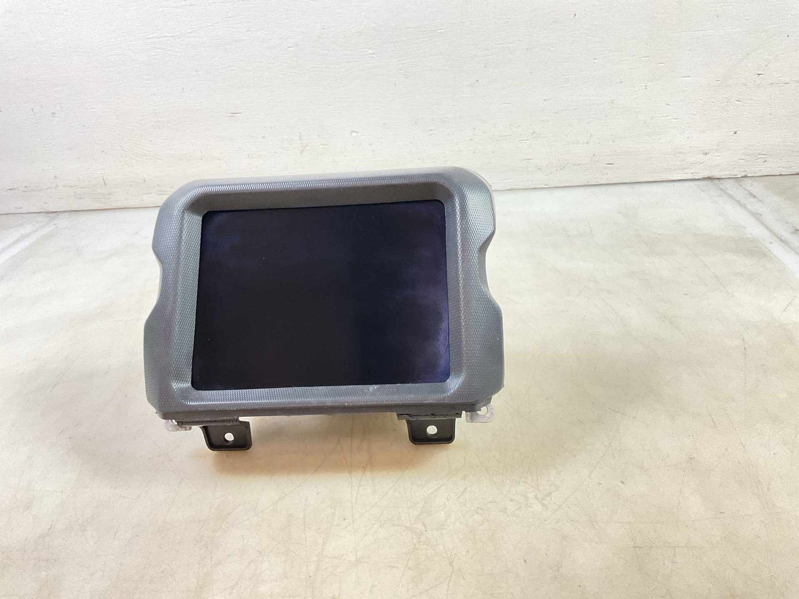 Jeep Wrangler JL OEM 8.4 Touchscreen Radio w Trim Panel 2021-2022 179979
