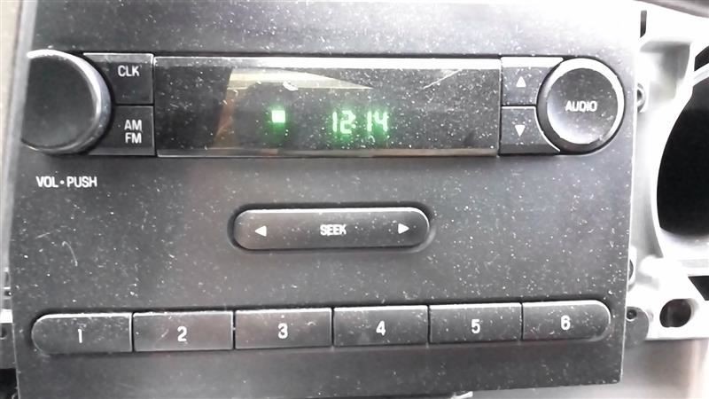 Radio Receiver AM-FM Fits 13-19 FORD E350 VAN 431800