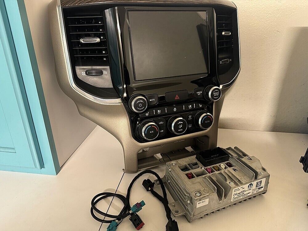 19-23 RAM 8.4″ UAV UCONNECT 4C RADIO INTEGRATION PROGRAMMER+SECURITY BYPAS CABLE