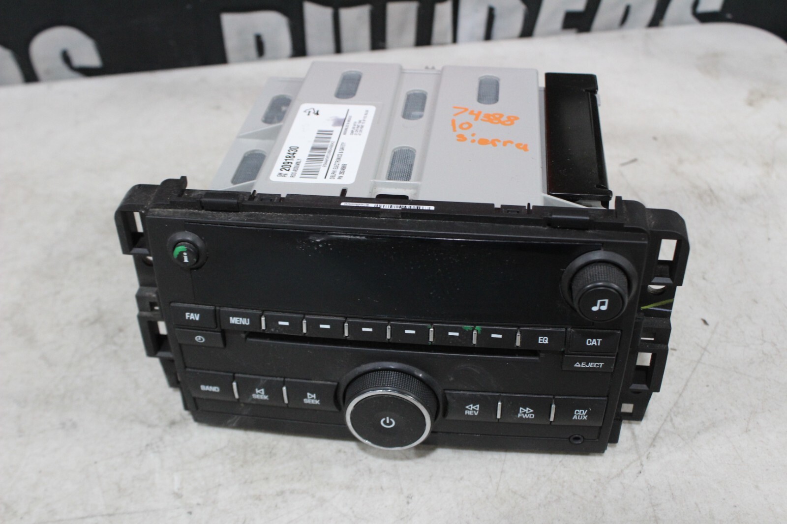 2007-2013 GMC SIERRA AM FM CD RADIO ASSEEMBLY 20918430 #074388-32C