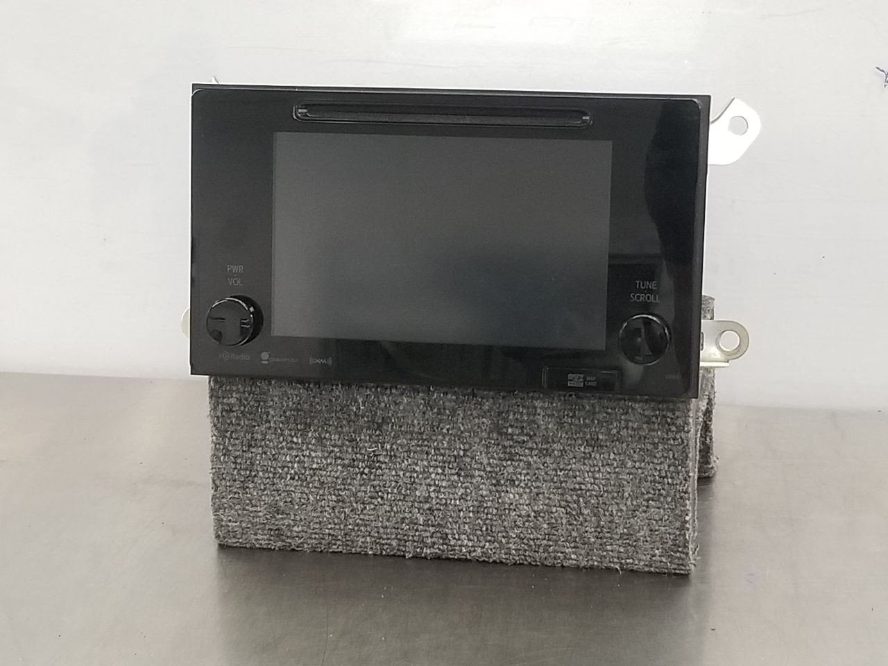 18 TOYOTA TACOMA TRD SPORT RADIO AUDIO DISPLAY AND RECEIVER ID 510365 ON FACE