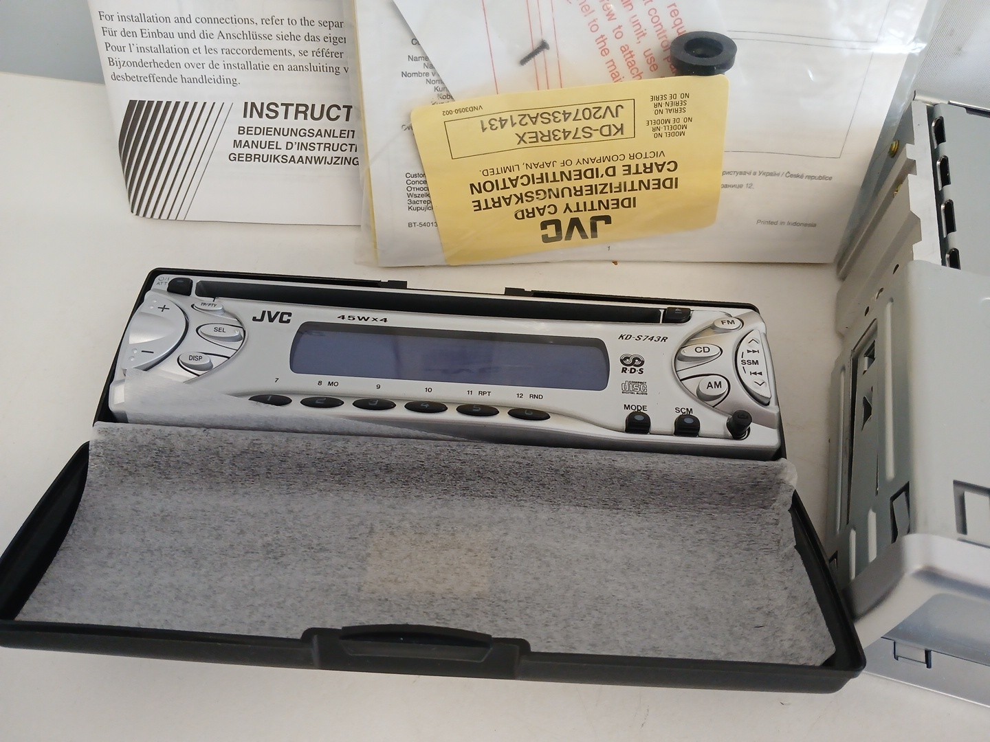 JVC KD-S743R CD Reciever CD / RADIO PLAYER KDS743R Untested Boxed
