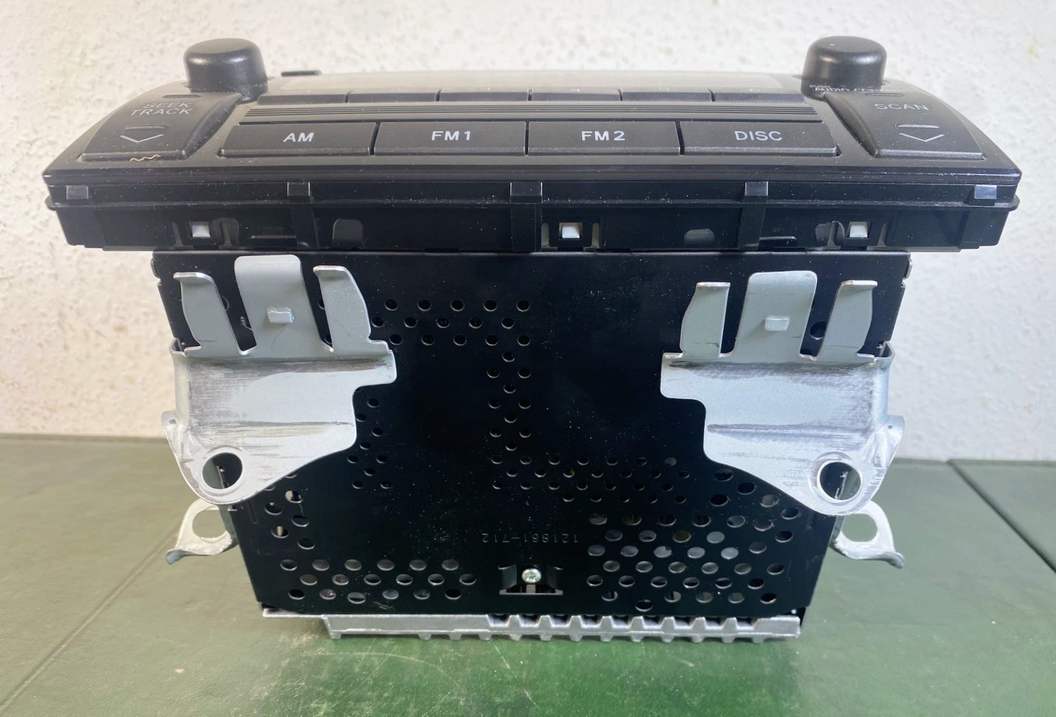 2005-2006 Toyota Camry OEM CD AM FM Radio Receiver Face 16860 P/N 86120-AA160
