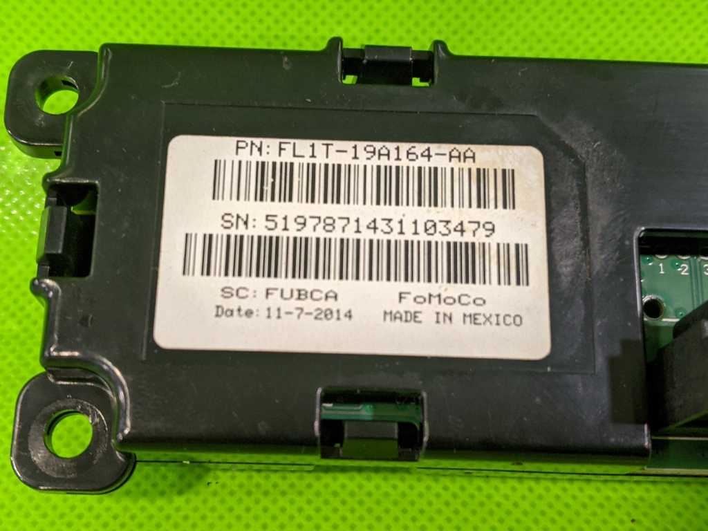 15 16 17 EXPEDITION REAR CENTER CONSOLE RADIO CONTROL OEM 4027-7