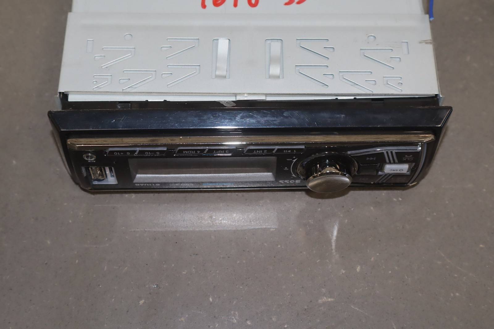 Boss 611UAB Radio Single DIN
