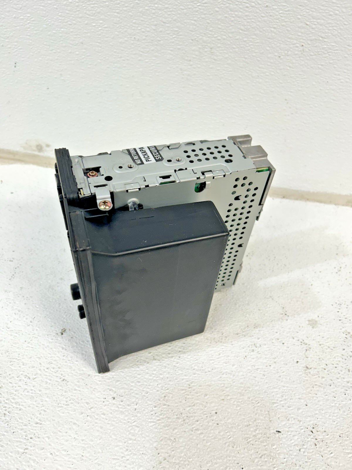 1999-2001 Honda CR-V CRV radio stereo CD player w cubby 39100-S10-A500 oem