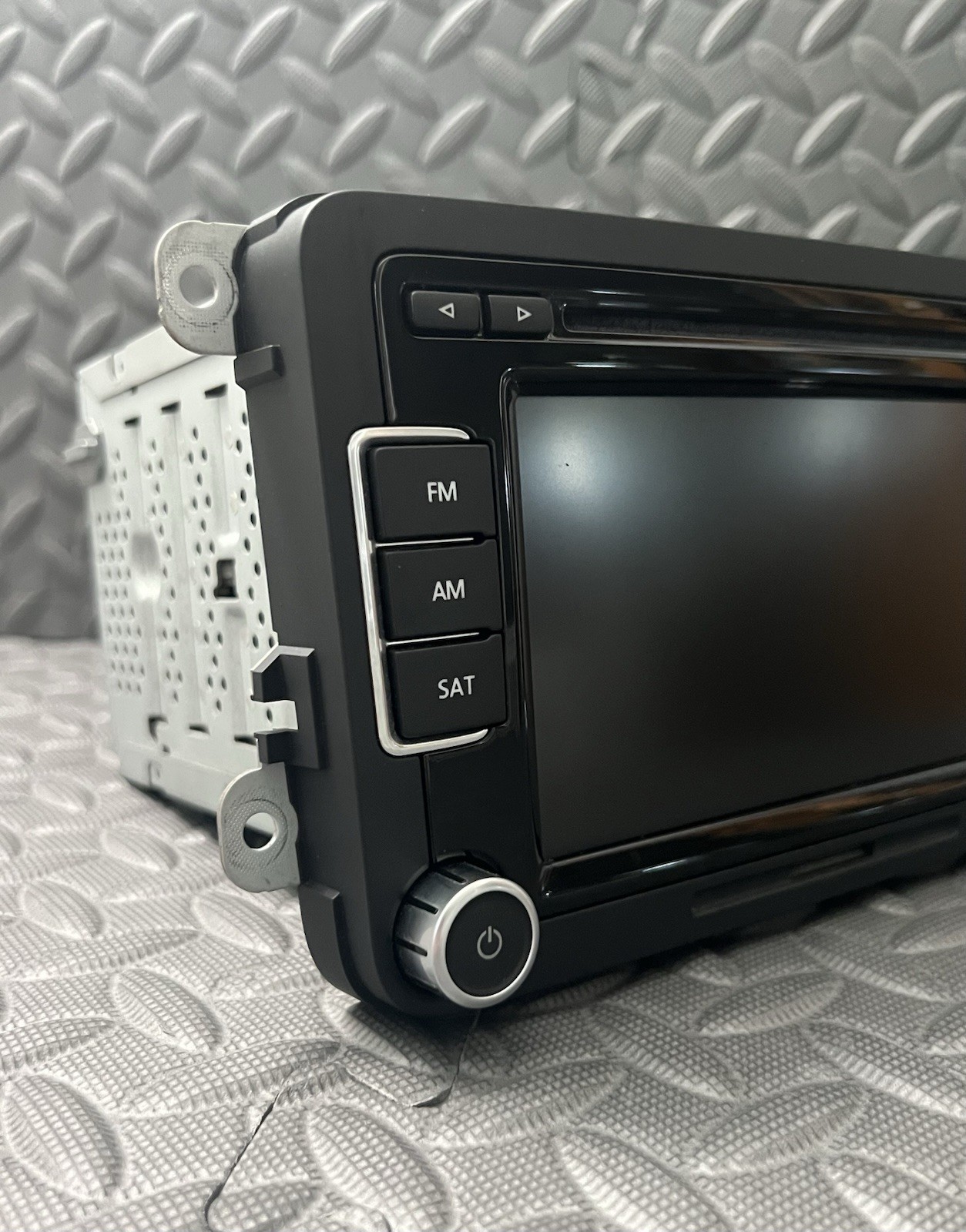 2009-2017 VW VOLKSWAGEN TIGUAN RADIO HEAD UNIT WITH DASH BEZEL OEM 5NO 858 071