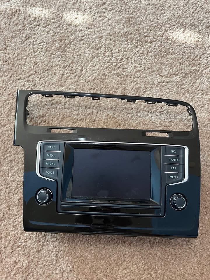 Volkswagen MK7 2015 MIB2 Infotainment Unit and Screen