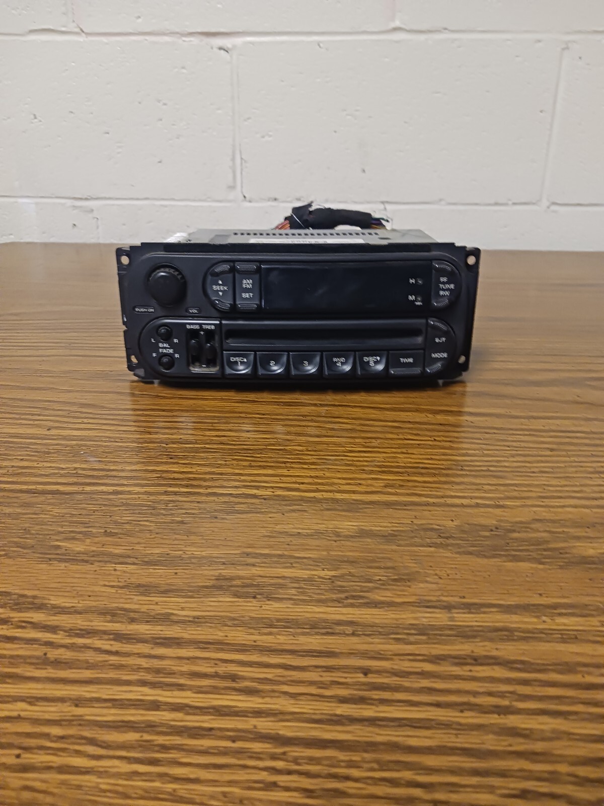 1999-2004 Jeep Grand Cherokee Radio Unit Used OEM P05064354A1