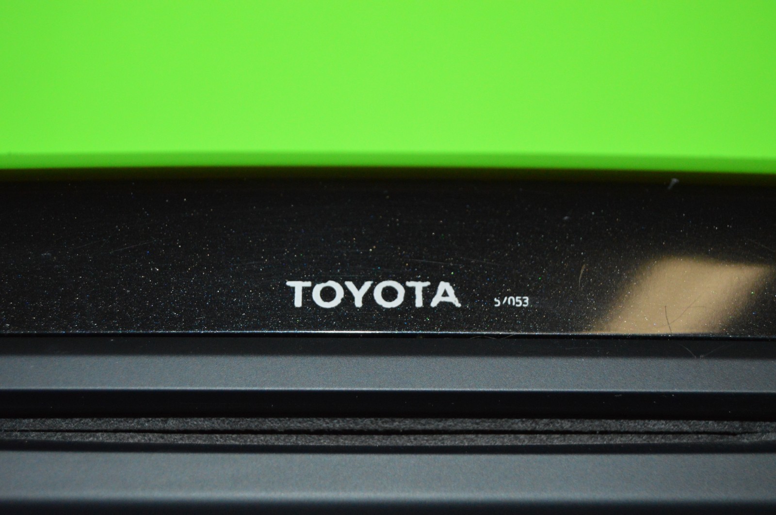 12 13 Toyota Tacoma OEM 57053 touchscreen Bluetooth CD player radio 86140-04080