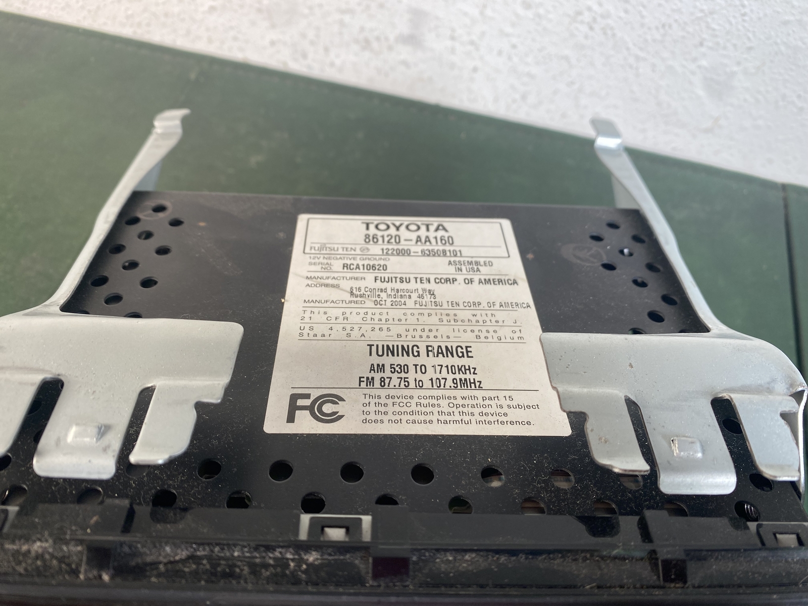 2005-2006 Toyota Camry OEM CD AM FM Radio Receiver Face 16860 P/N 86120-AA160