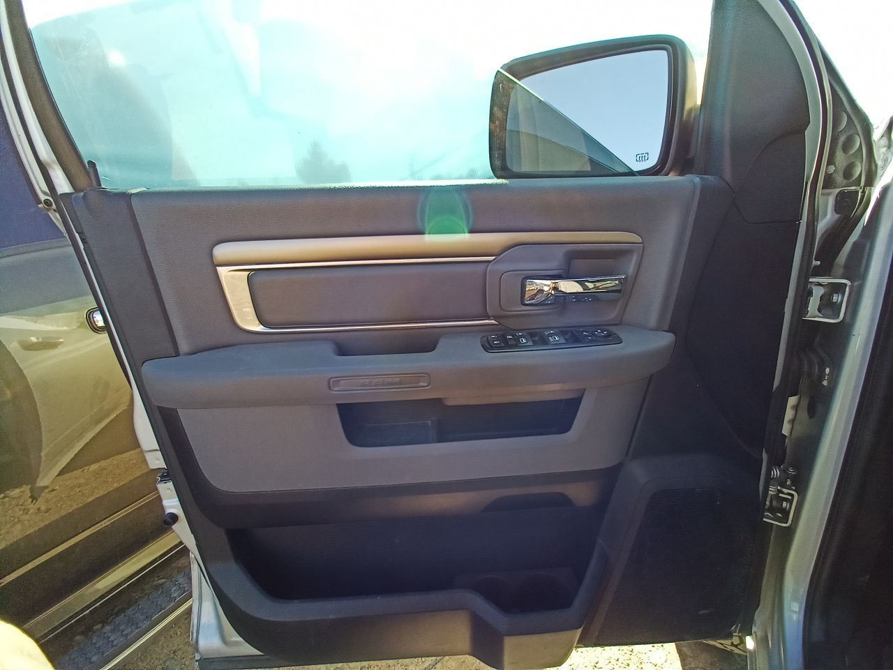 68270663AF AM FM NAV Radio Display And Receiver from 2017 RAM 1500 12410717