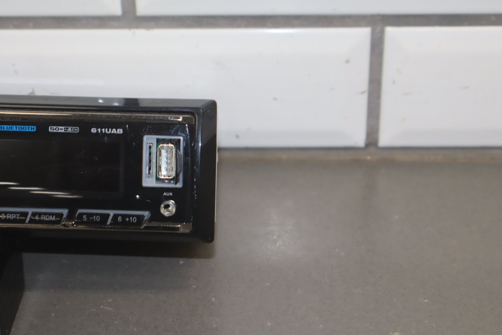Boss 611UAB Radio Single DIN