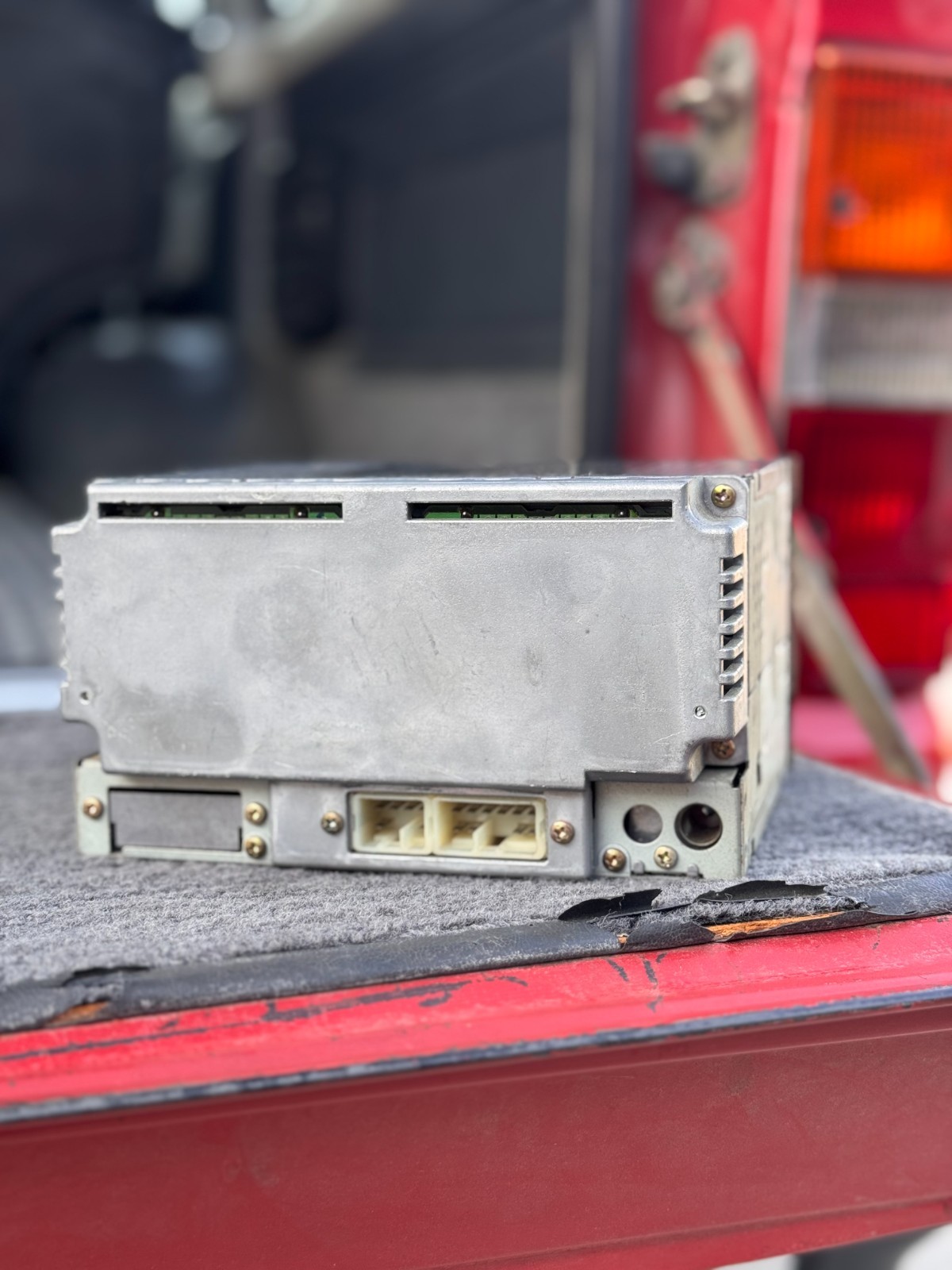 88 89 90 Toyota Land Cruiser FJ62 OEM Radio 86120-32370 (for parts/not working)