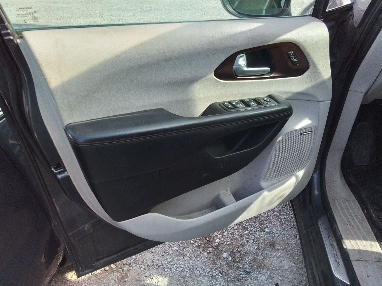 2017 Chrysler Pacifica Dash Mounted DVD Player