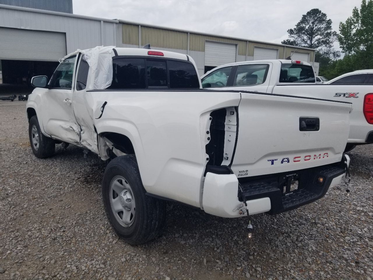 22 TOYOTA TACOMA SR RADIO AUDIO DISPLAY AND RECEIVER 8614004110