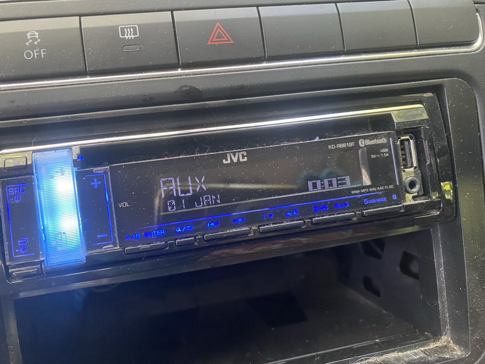 JVC KD-R881BT Car Head Unit. Radio – CD / USB / Front AUX / Bluetooth