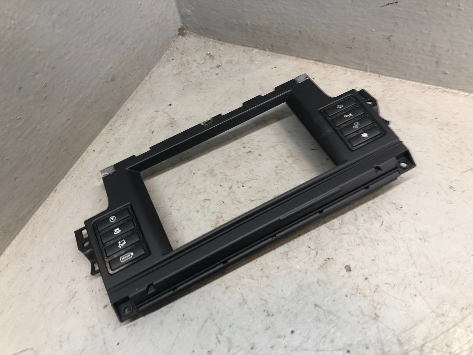 Discovery Sport Screen Surround Dashboard Switch FK72-19F211-LC L550 Land Rover