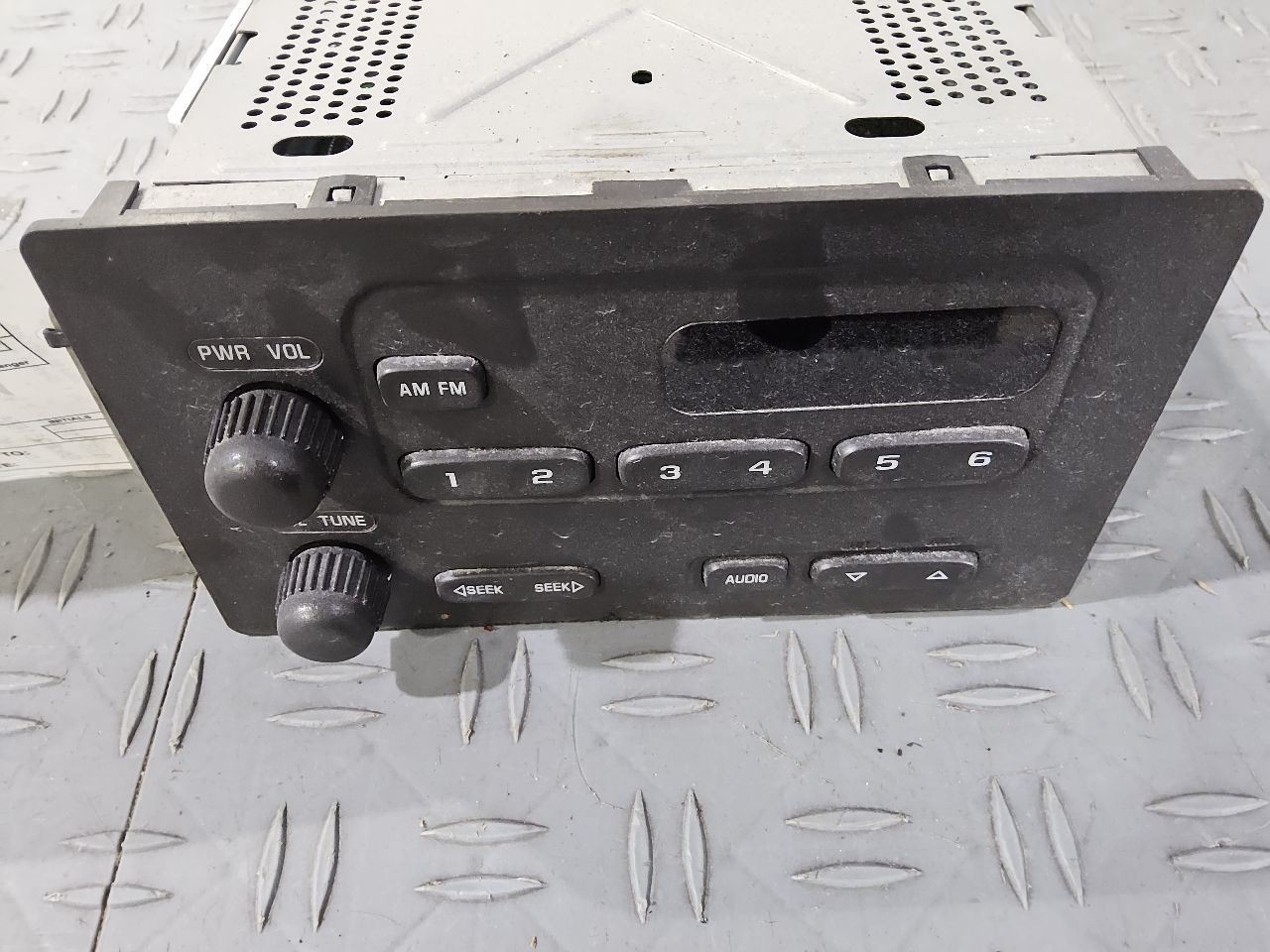 2003-2007 Chevy Silverado Radio AM FM Mono Stereo Electronically Tuned Opt UM7