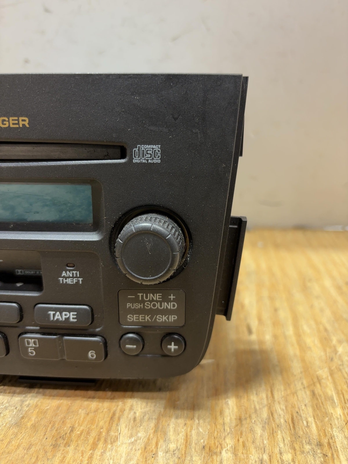 2003 ACURA MDX Audio & Visual Equip. (radio) Check ID For Match – SEE PICTURES
