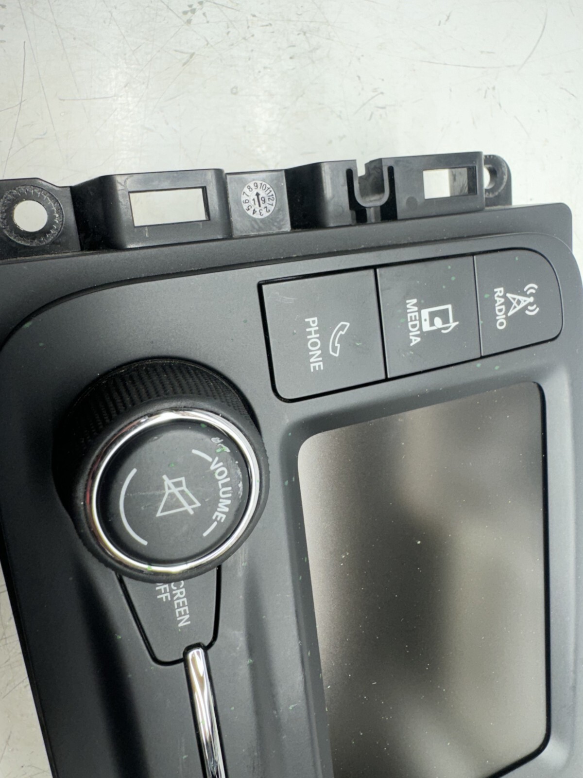 18-20 Dodge 2500 Radio/CD display and receiver, 5.0″ screen, Uconnect 3,opt RA2