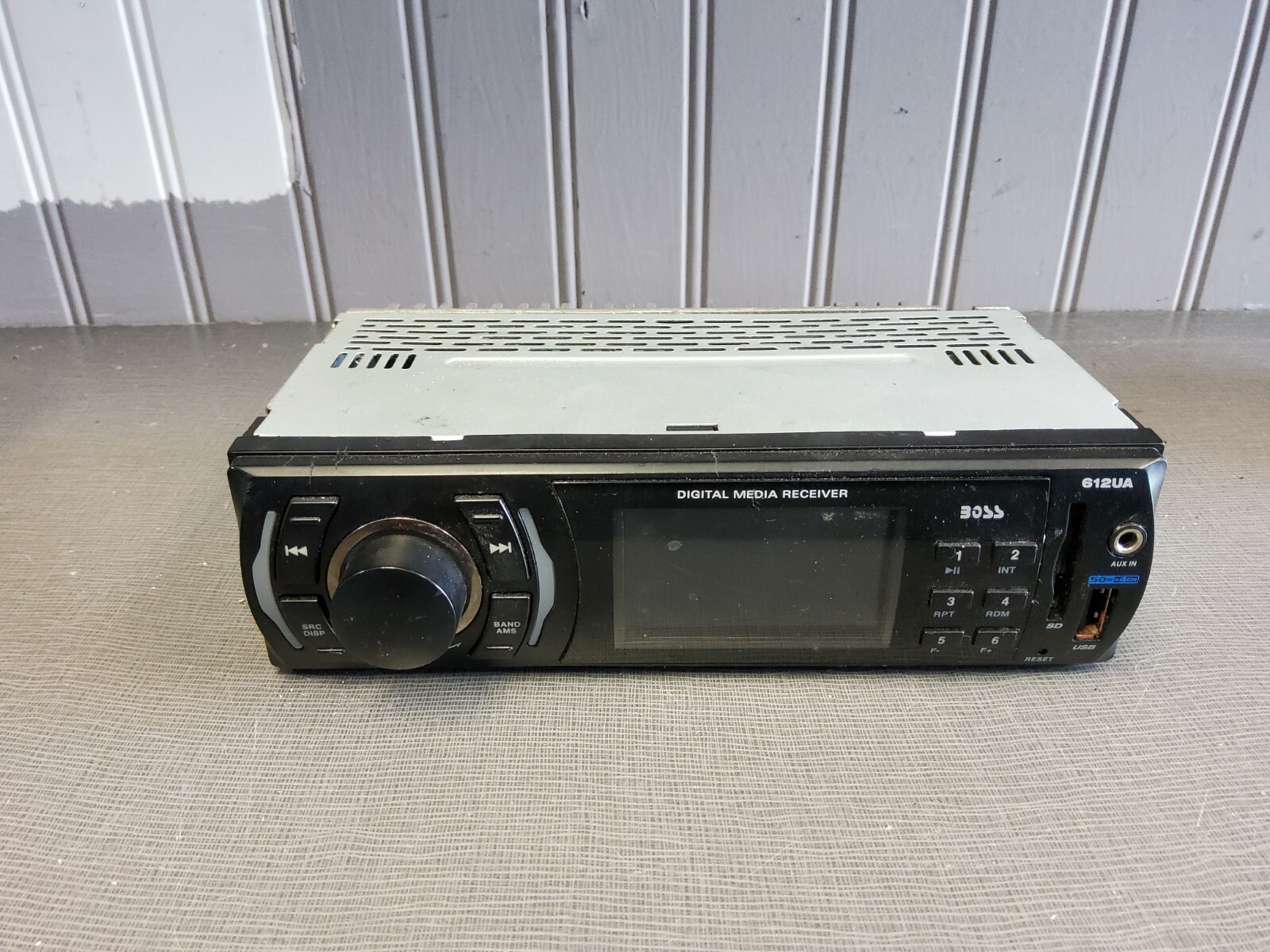 Boss 612UA AM/FM USB AUX Audio Player Radio Digital Media Reciever OEM