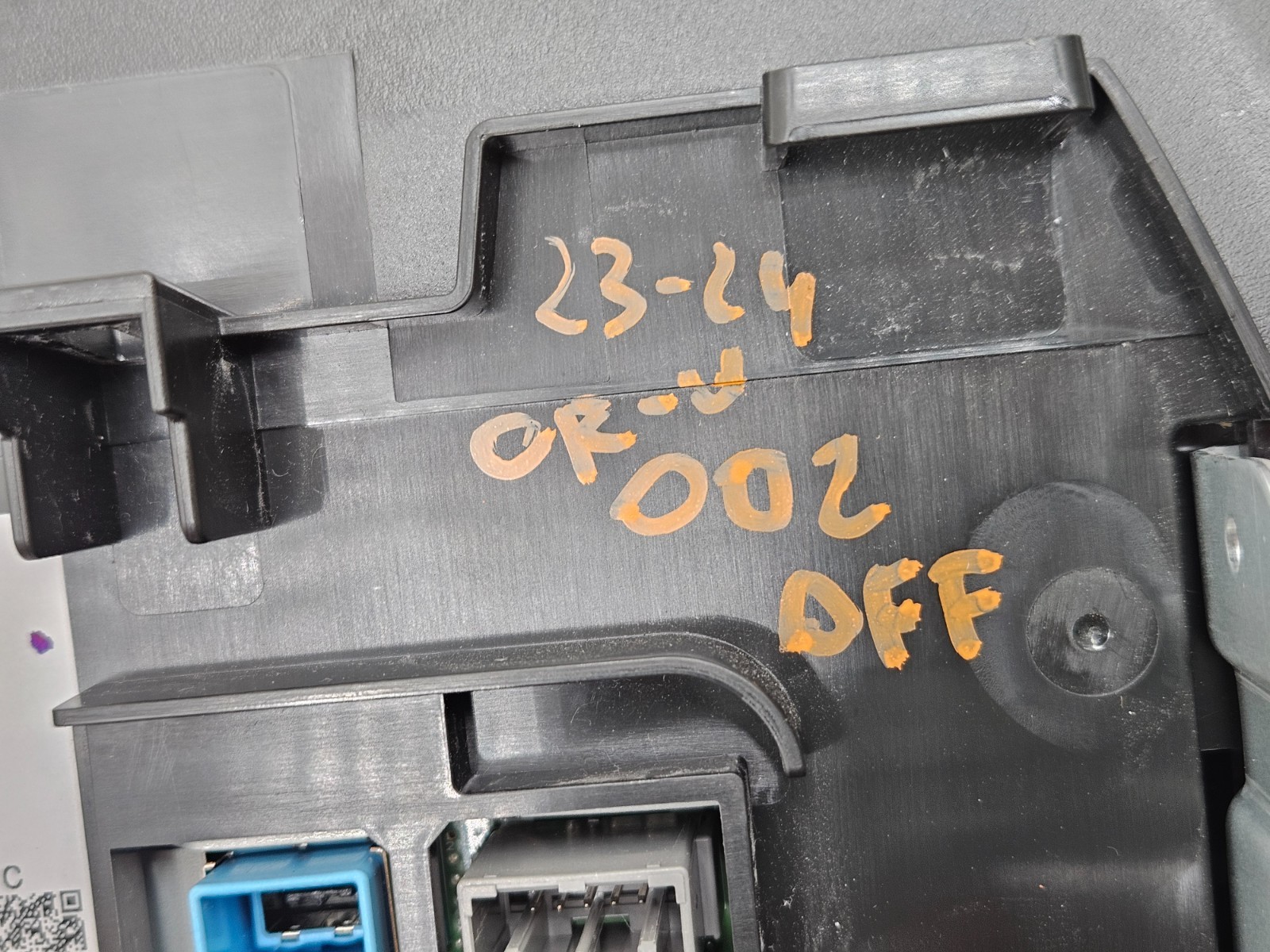 2023–2025 Honda CR-V Touring 9″ Radio Display Screen 8A7003A0A01 OEM Scratches