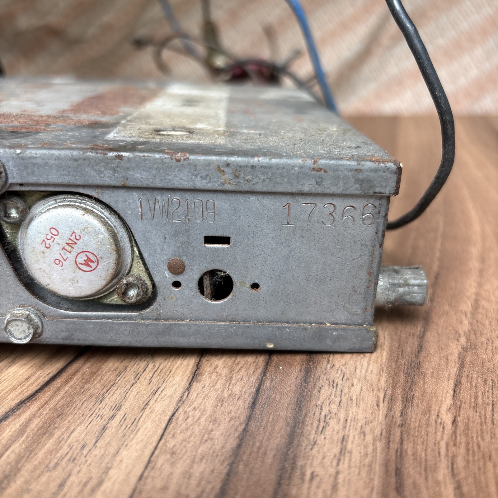 Volkswagen VW Beetle Bus AM/FM Radio Sapphire XIV Radio 12V
