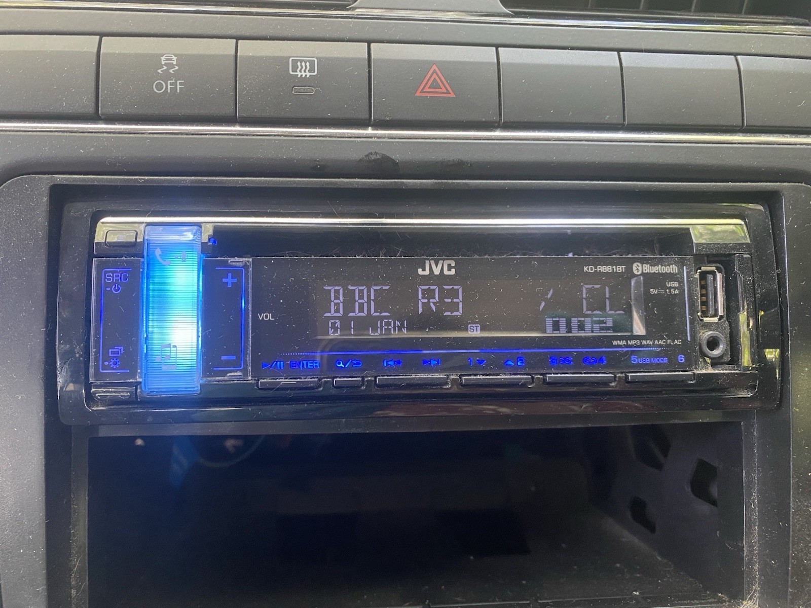 JVC KD-R881BT Car Head Unit. Radio – CD / USB / Front AUX / Bluetooth