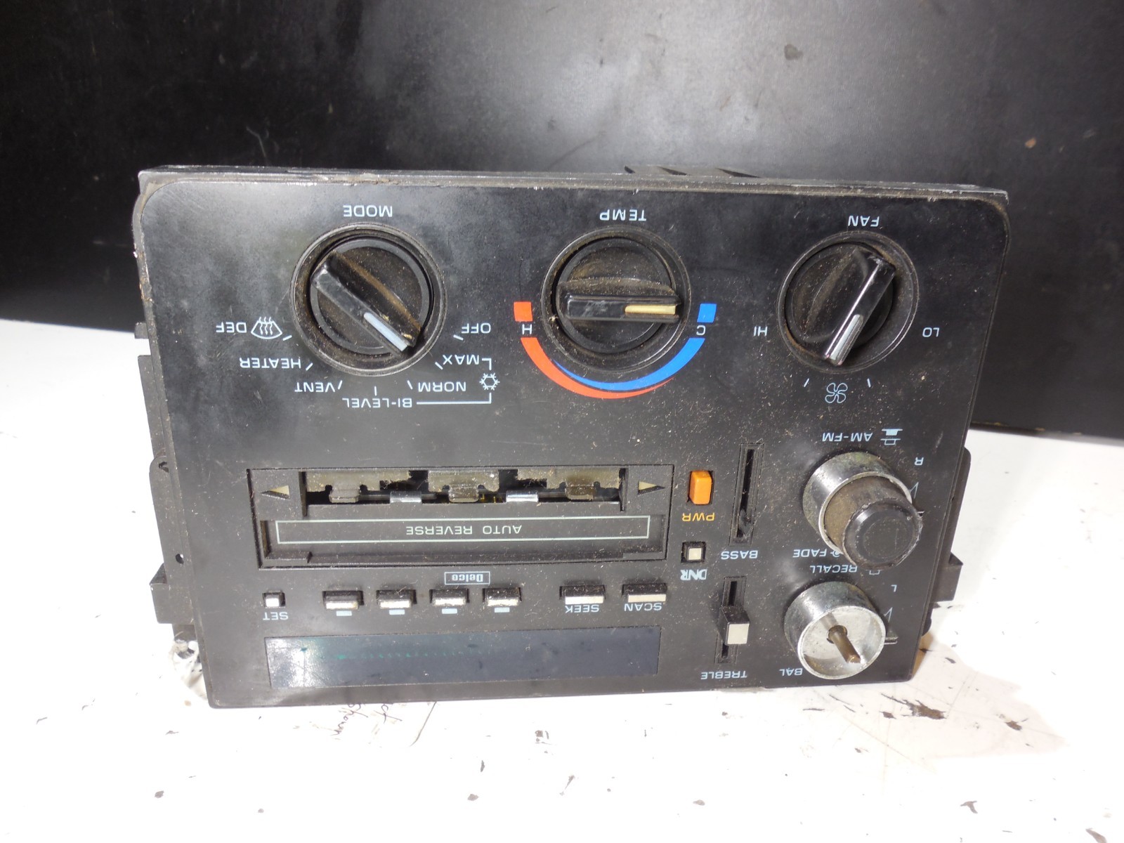 Delco 16072866 AM/FM Cassette Radio AC/ Heat Climate Control 85-88 Chevy Beretta