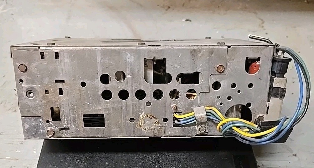 AC Delco 7303275 Radio Head Push-Button AM/FM Radio