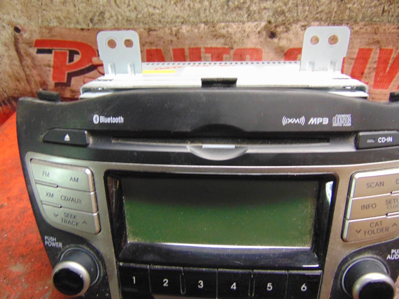10 11 13 12 Hyundai Tucson oem factory CD player radio stereo 96160-2s161tan
