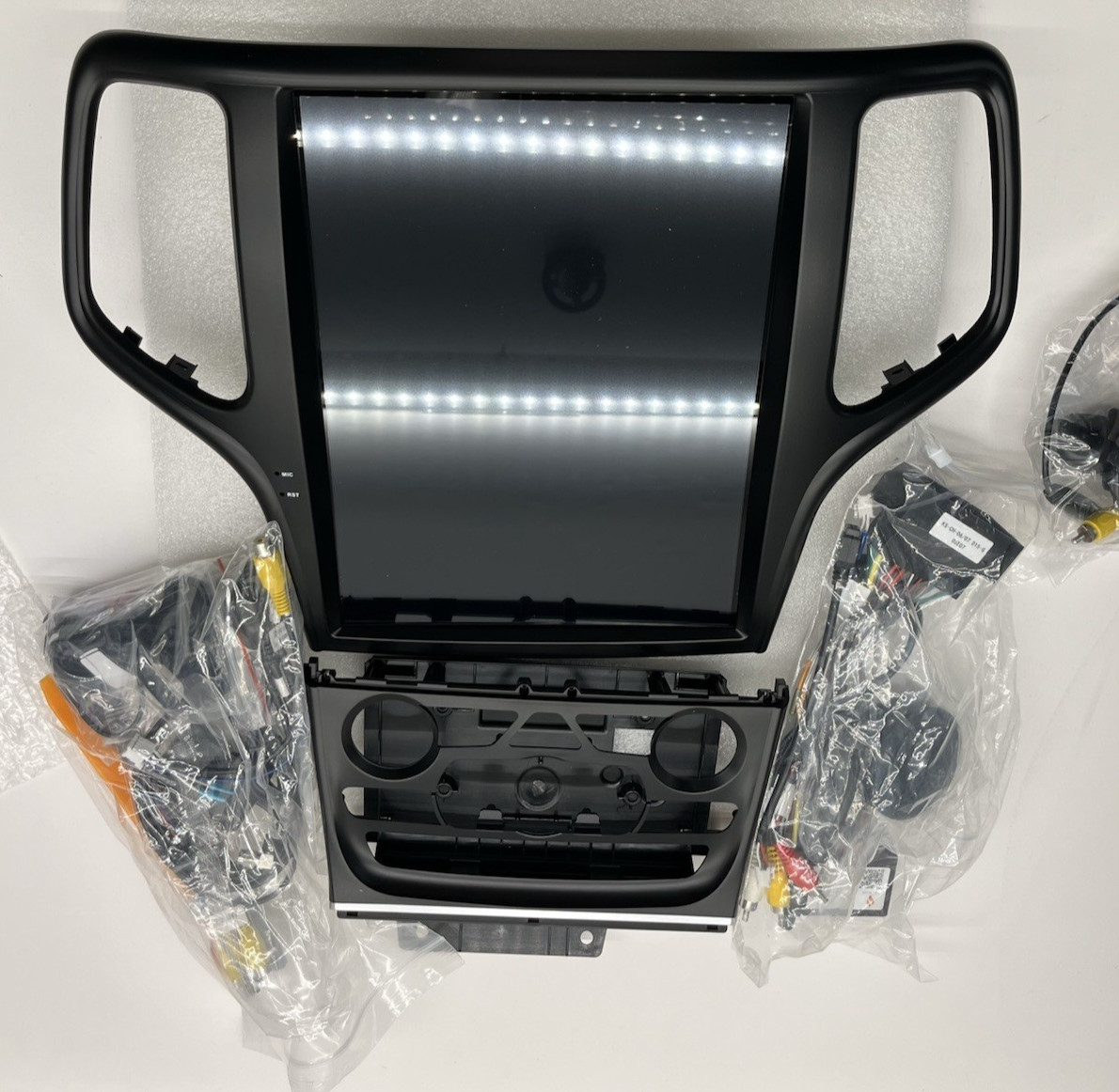 Jeep Grand Cherokee 2014-2022 12.1″ Touchscreen Radio CarPlay GPS 4GB 64GB