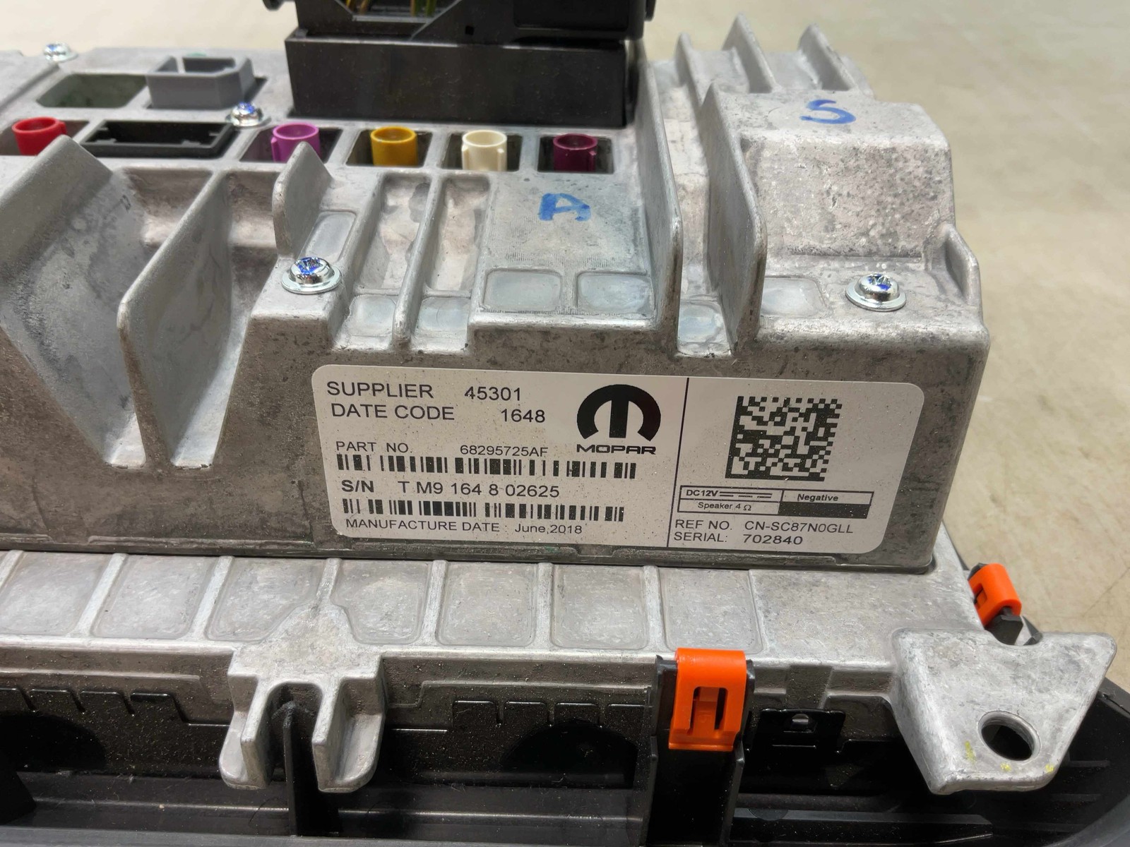 Jeep Wrangler JL OEM 8.4 Touchscreen Radio w U Connect 2018 178705