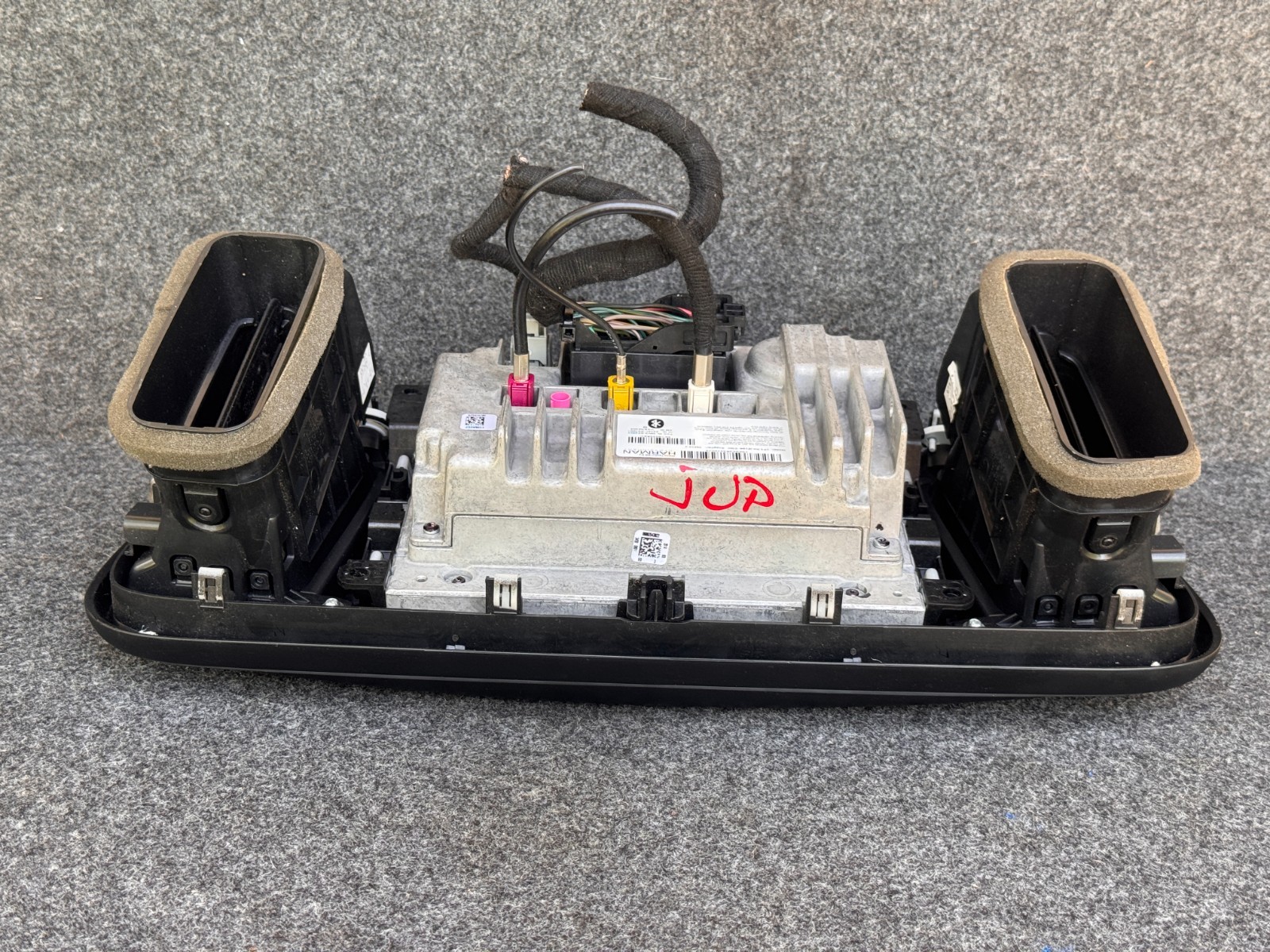 2015-2017 CHRYSLER 200 8.4 VP3 NA UCONNECT AM FM RADIO CLIMATE W/ BEZEL OEM