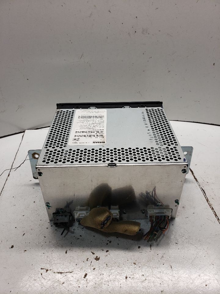 2010-2012 Nissan Versa Radio AM FM CD Hatchback Stereo Receiver OEM 1382544