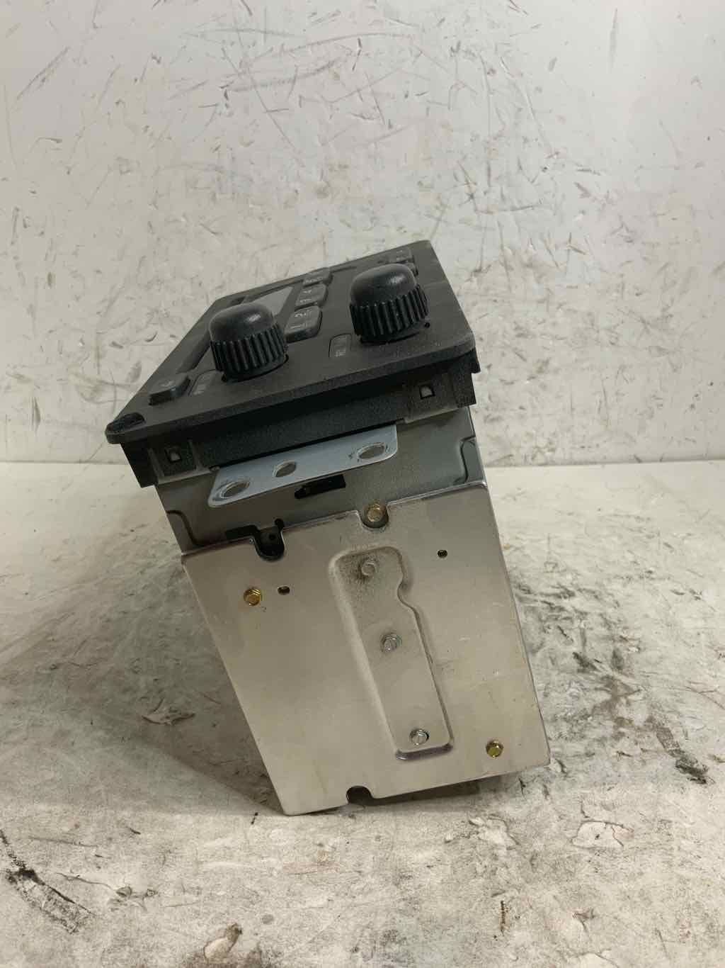 00-05 Chevrolet Cavalier Audio & Visual Equip Radio 10309459 AM/FM/CD 638-1230F
