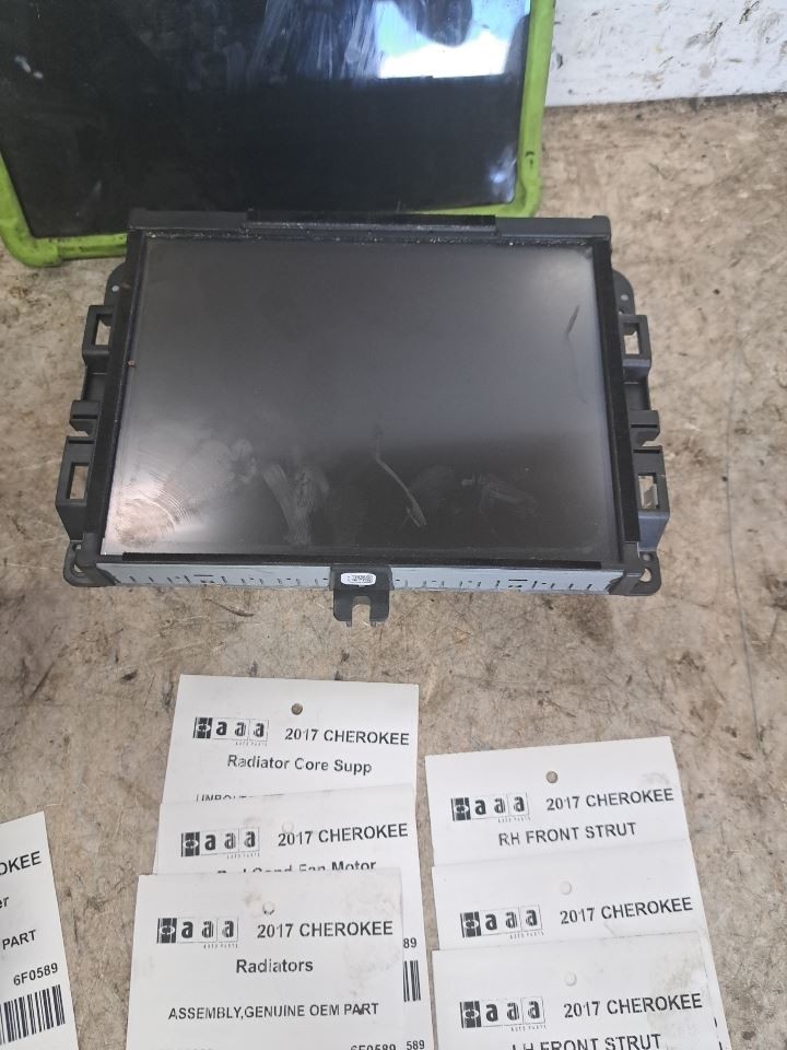 2017 Cherokee Stereo Radio Display & Receiver Sku#4471487