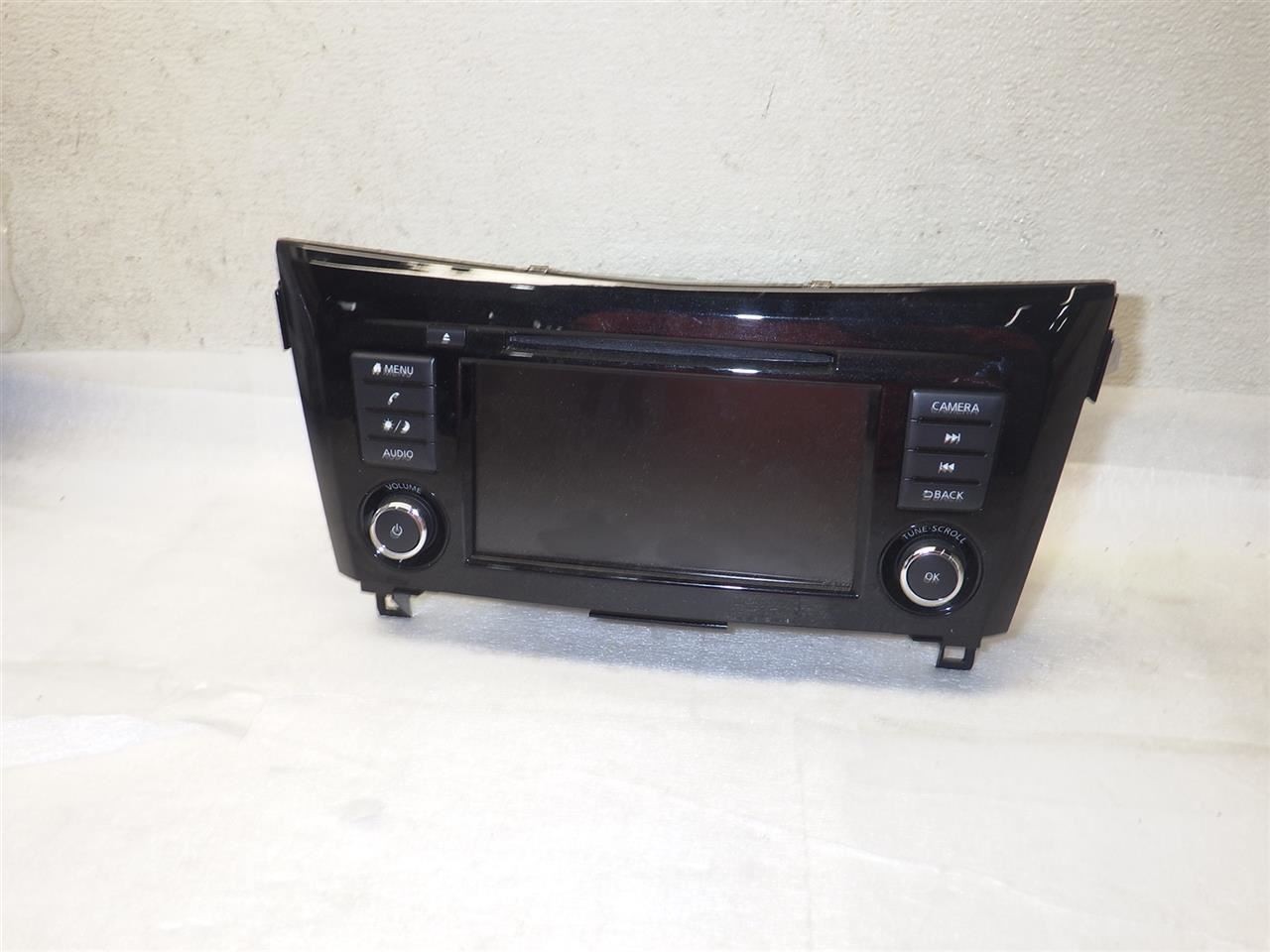 Radio Display And Receiver Am-fm-cd Fits 18-20 ROGUE