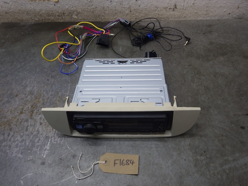 Fiat 500 2011 Alpine (UTE-200BT) Mechless Bluetooth MP3 Stereo Radio F1684