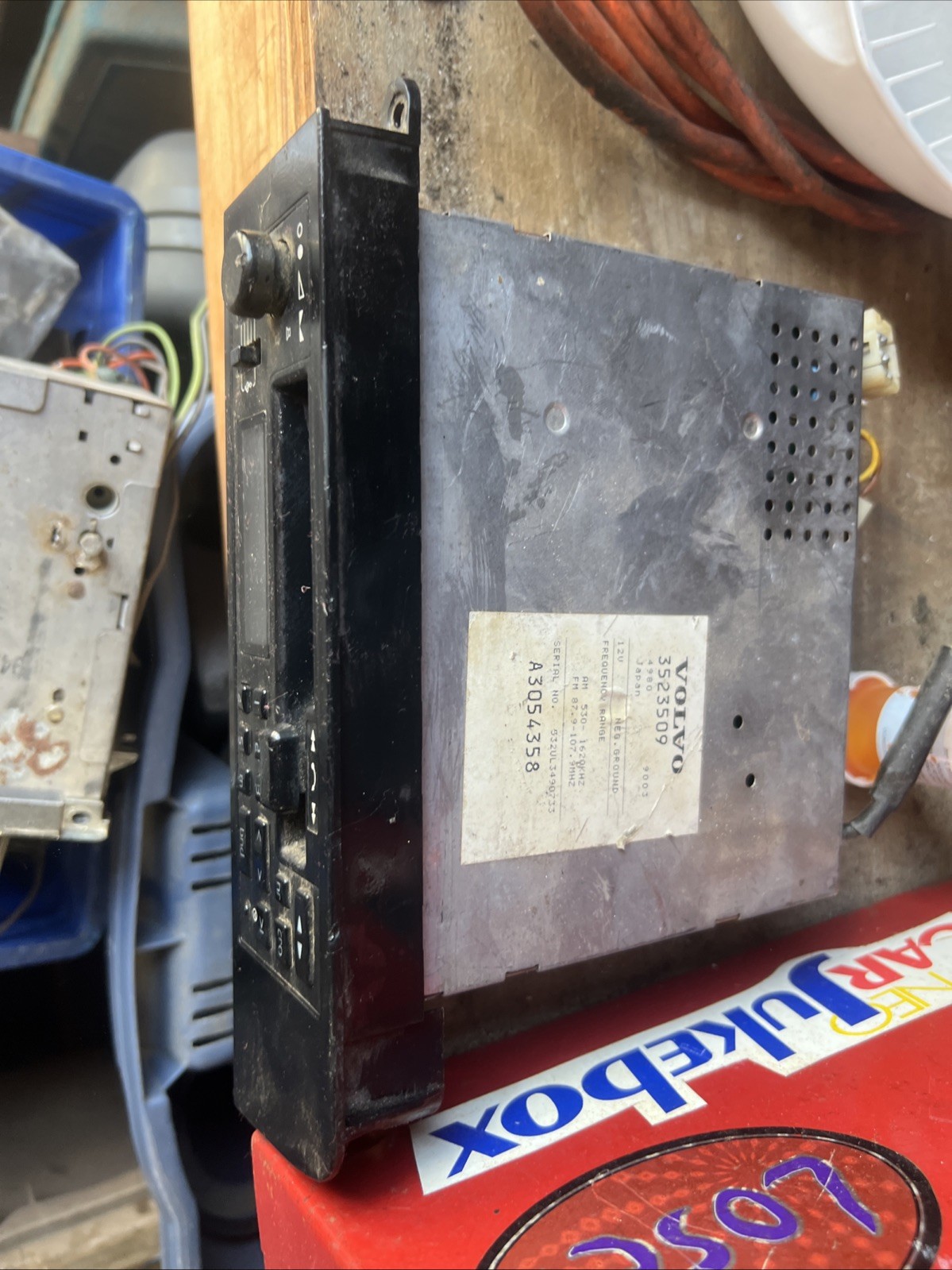Volvo Radio Cr 712 PN 3523509 we Do Not Know If This Radio Works Or Not