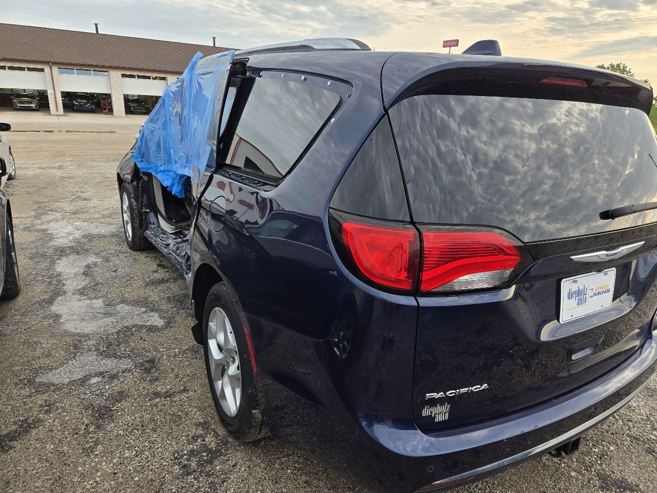 2018-2020 Chrysler Pacifica Front Dash Mounted Display 8.40 Touchscreen Opt JBD