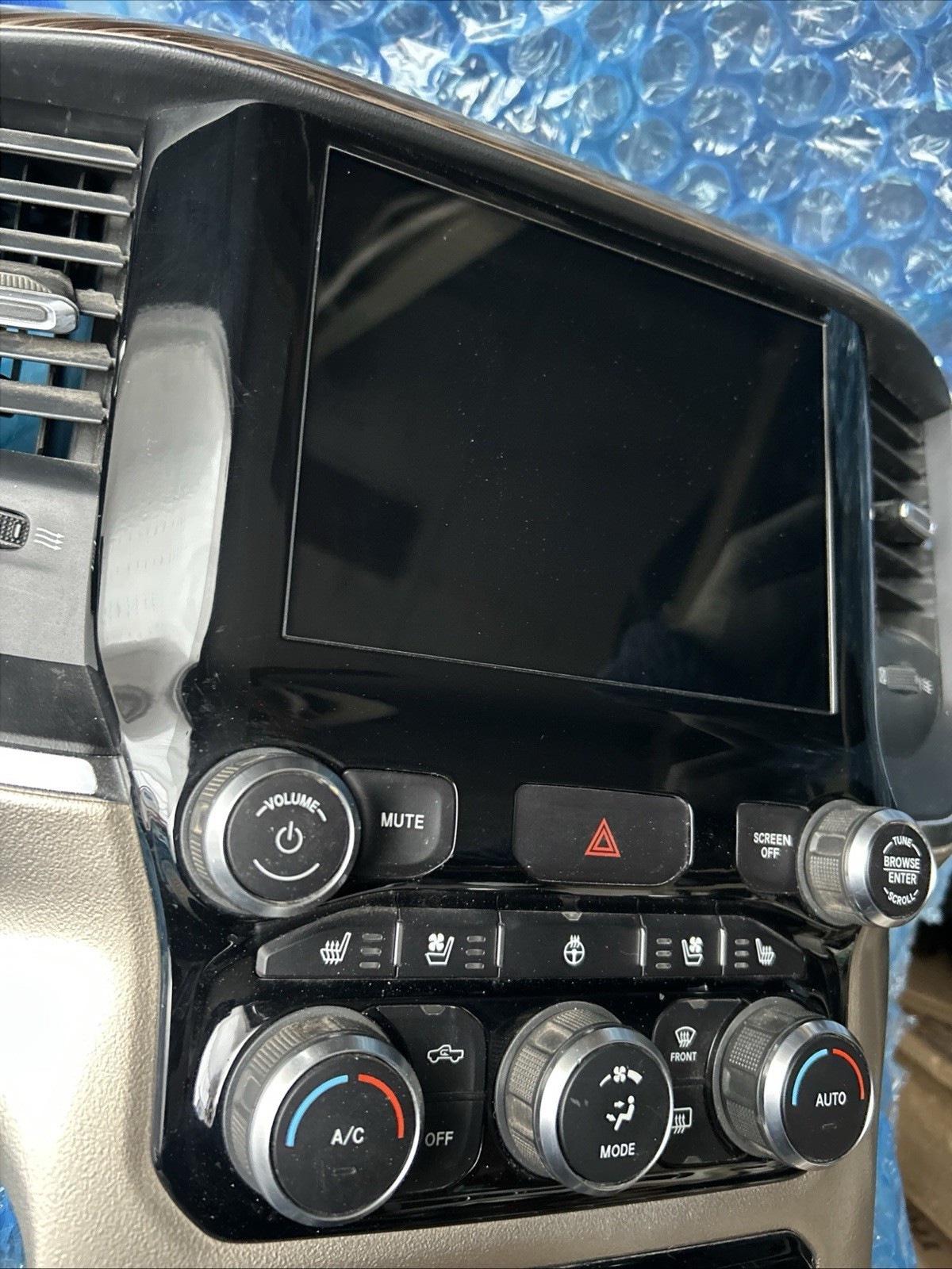 2019 2020 2021 RAM 1500 2500 3500 UCONNECT 4C NAV 8.4″ DISPLAY Screen w/ BEZEL
