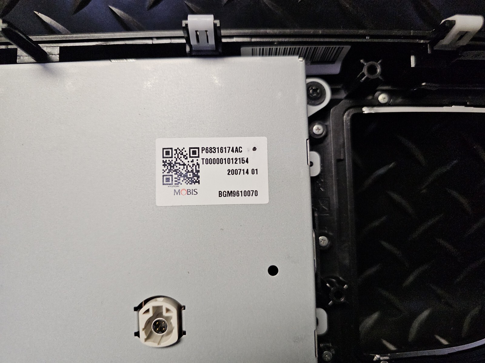 2018-2020 Chrysler Center Display 68316174AC
