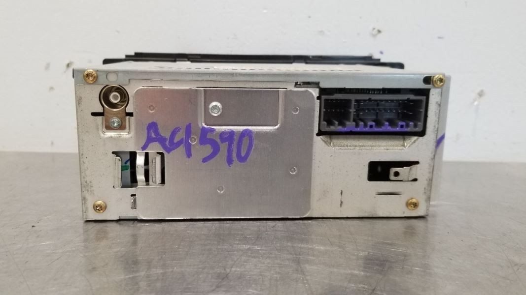 04 JEEP WRANGLER RADIO AUDIO RECEIVER HEAD UNIT 05091556AH