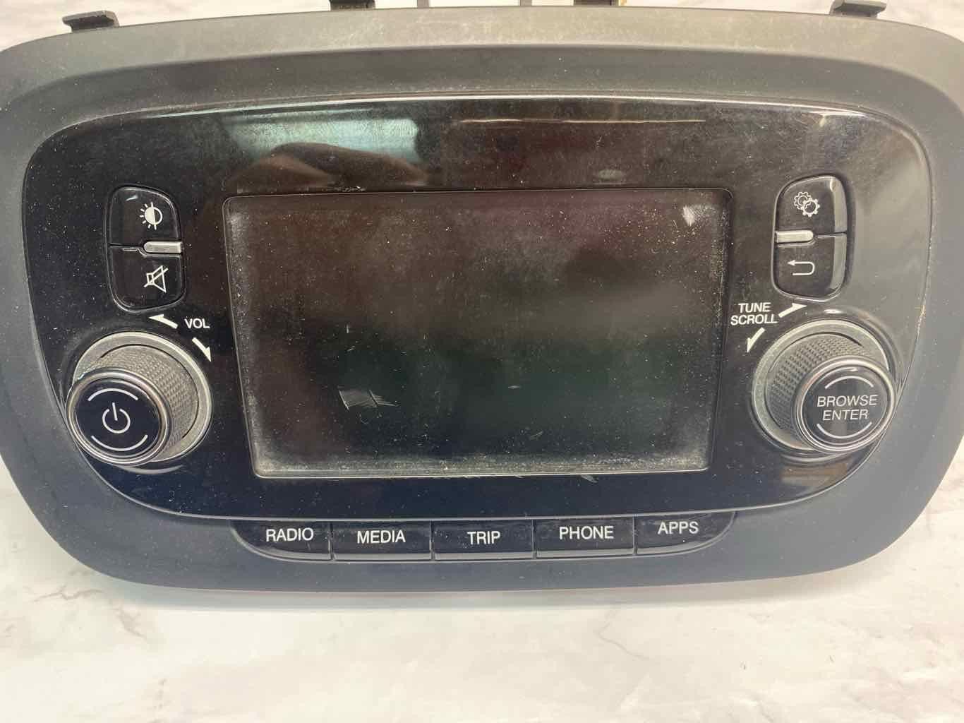 Fiat 500 radio am fm 16 17 display receiver 4dr 5.0″ touchscreen OEM 07356051020
