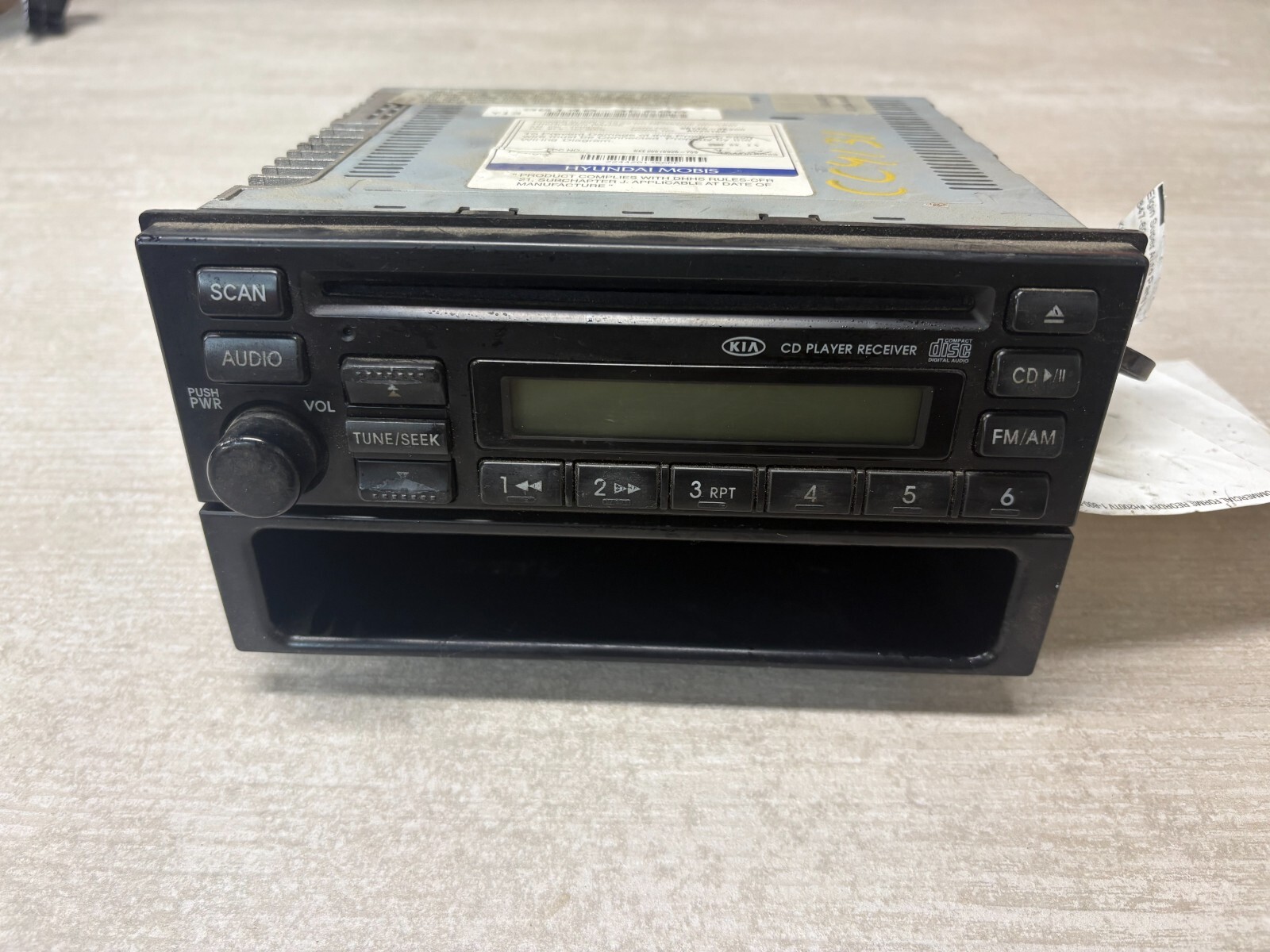OEM Hyundai Mobis A02016A 96140-3E200 AM/FM Radio CD Player for 2003 Kia Sorento